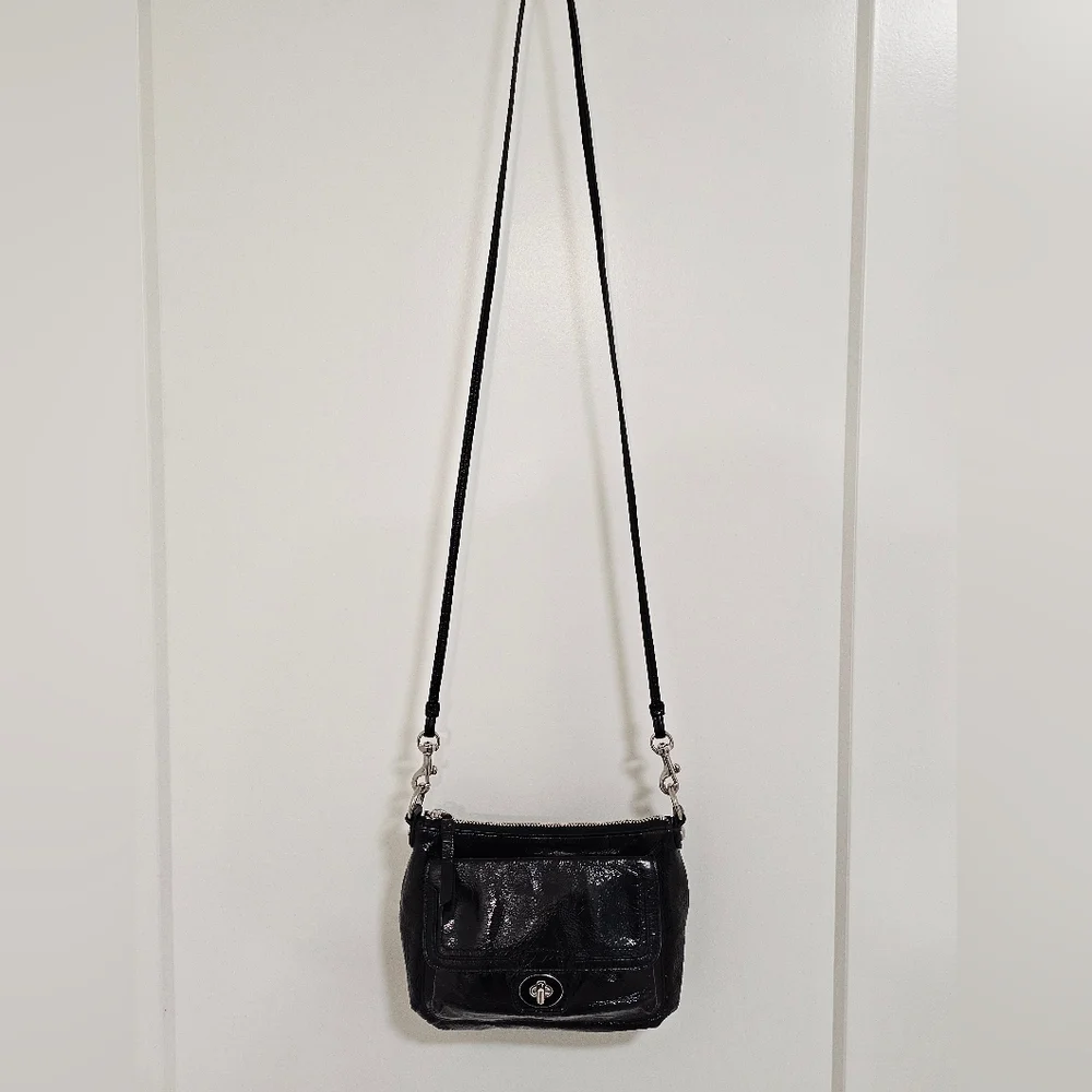 ❌️SOLD❌️EUC Coach Poppy Black Patent Leather Shoulder Bag - Picture 4 of 15
